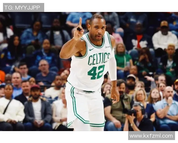 勇士替补挖双核！理查德统治攻守打成最佳配角，霍福德关键球破局